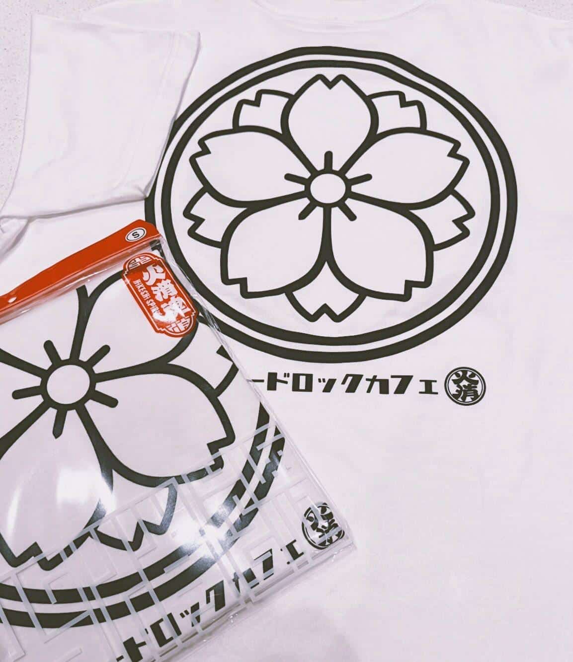 Special T-shirts that change color in UV light are now avail…