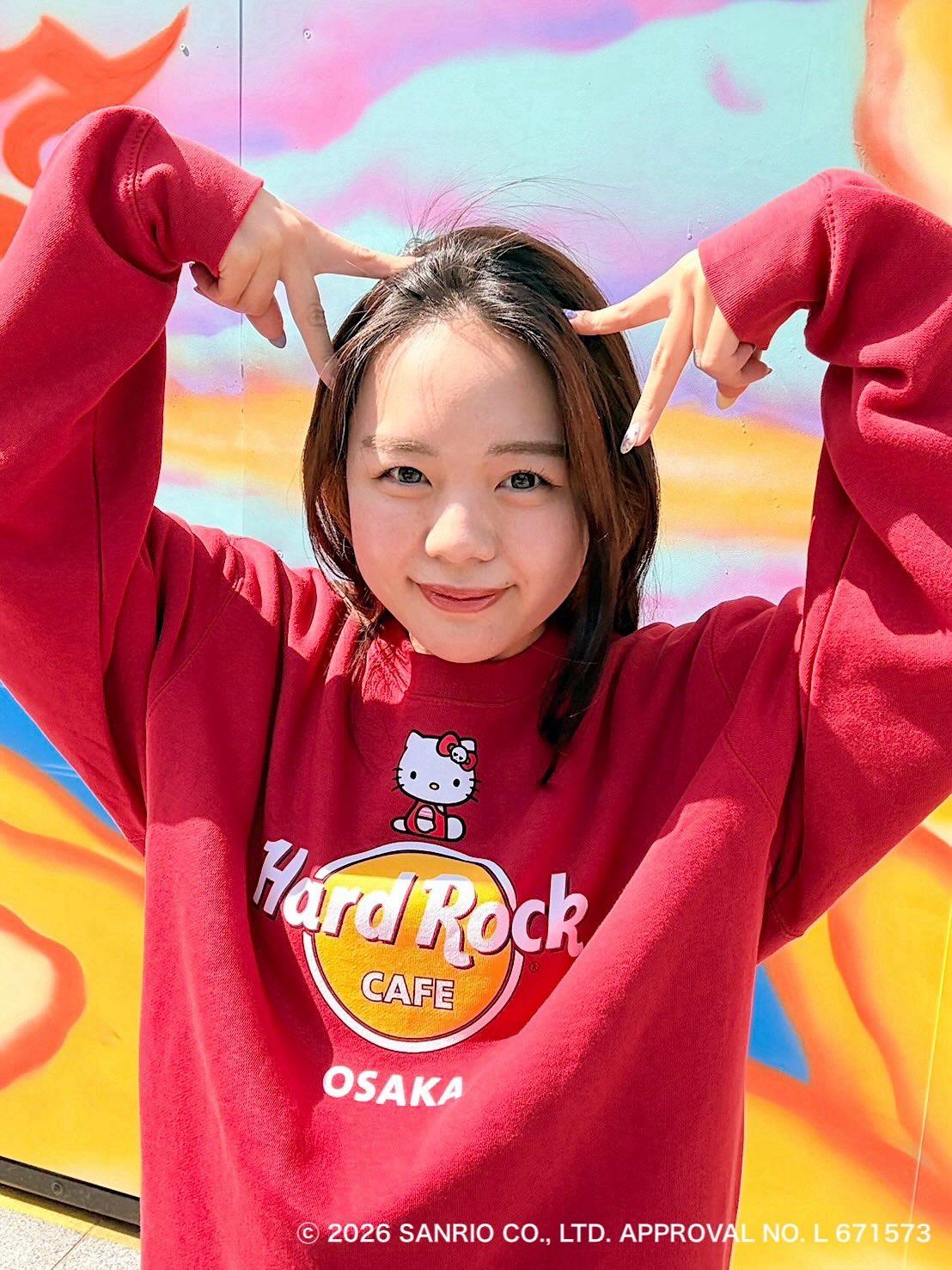 Hello Kitty collaboration sweatshirts are here🍎